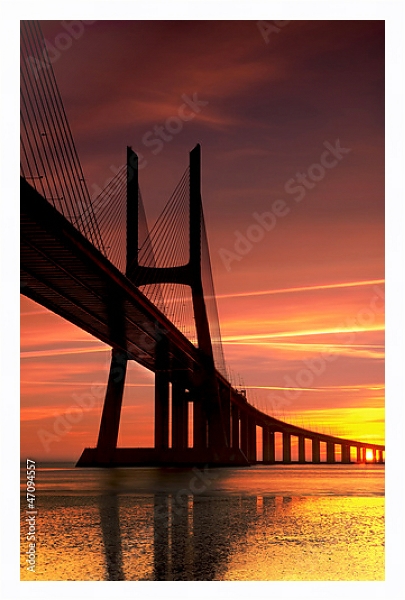Постер Португалия. Лиссабон. Мост Васко да Гама. Закат с типом исполнения На холсте в раме в багетной раме 221-03