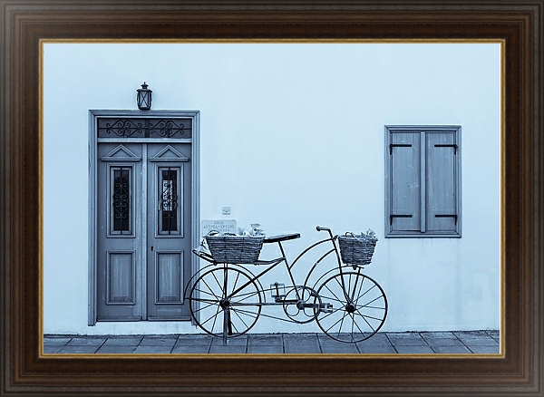 Постер Дверь, окно и велосипед с типом исполнения На холсте в раме в багетной раме 1.023.151