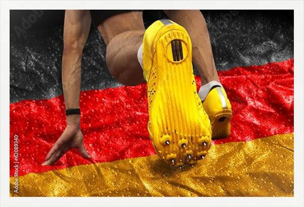 Постер Спринтер на стартовой позиции на немецком флаге с типом исполнения На холсте в раме в багетной раме 1727.7010