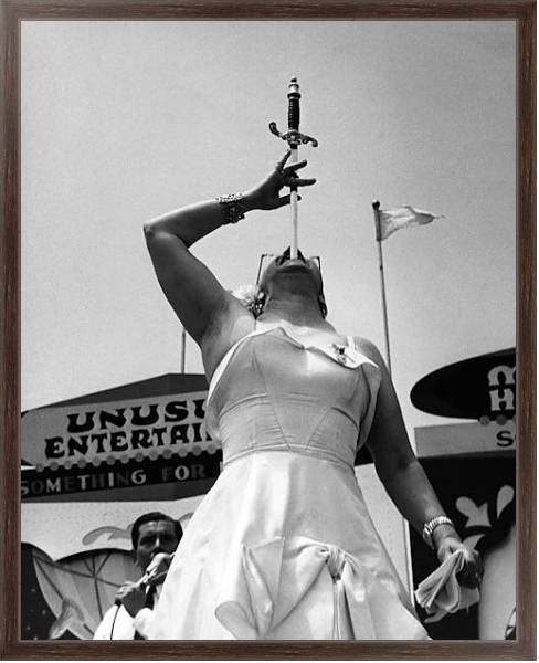 Постер История в черно-белых фото 973 с типом исполнения На холсте в раме в багетной раме 221-02