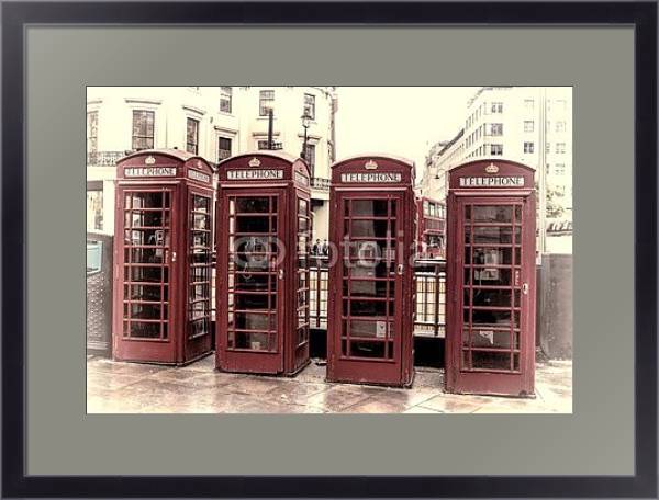 Постер Лондон, четыре красные телефонные будки, ретро фото с типом исполнения Под стеклом в багетной раме 221-01