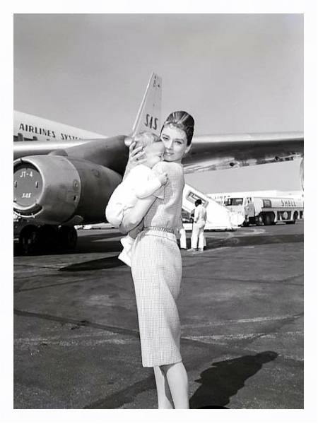 Постер Hepburn, Audrey 65 с типом исполнения На холсте в раме в багетной раме 221-03