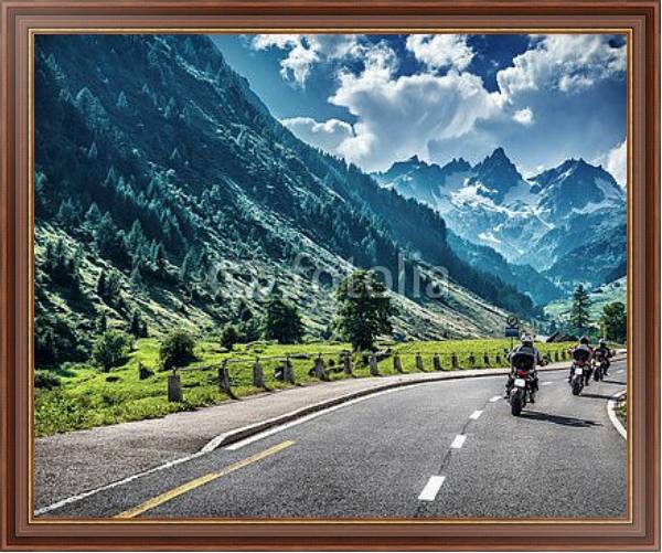 Постер Мотоциклисты на горной дороге с типом исполнения На холсте в раме в багетной раме 35-M719P-83