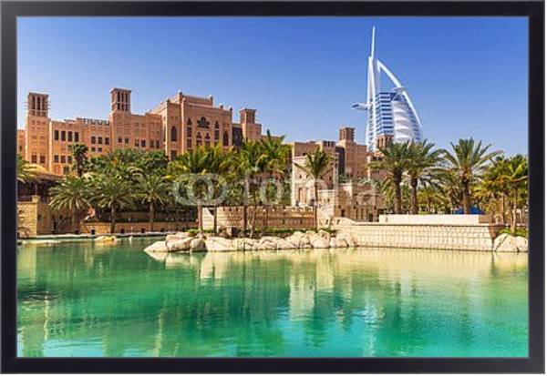 Постер Удивительная архитектура, тропический курорт в Дубае, ОАЭ с типом исполнения На холсте в раме в багетной раме 221-01