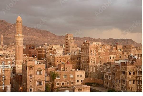 Постер Историческая часть Саны - столицы Йемена вечером с типом исполнения На холсте без рамы