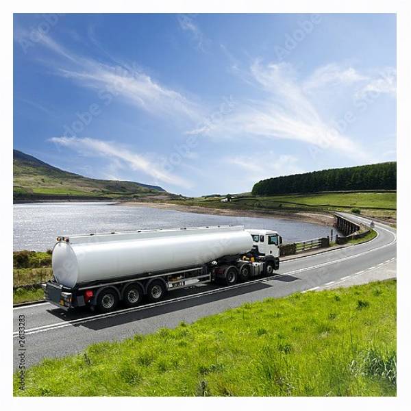 Постер Большой грузовик с топливом с типом исполнения На холсте в раме в багетной раме 221-03