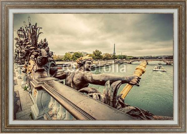 Постер Париж, Франция. Статуя на мосту через Сену 2 с типом исполнения На холсте в раме в багетной раме 595.M52.330
