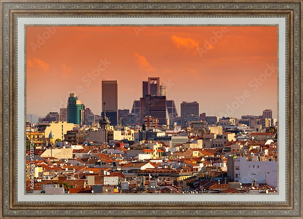 Постер Испания. Небоскребы  Мадрида на закате с типом исполнения На холсте в раме в багетной раме 595.M52.330
