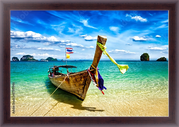 Постер Тайланд. Традиционная лодка с флагами с типом исполнения На холсте в раме в багетной раме 35-M719P-83