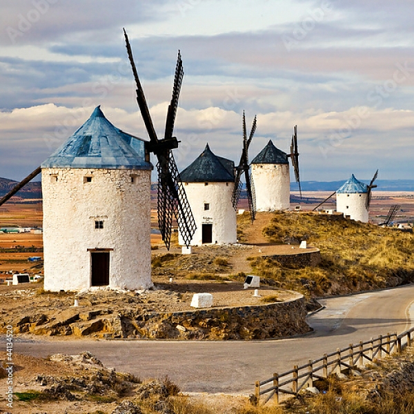 Постер Испанские ветряные мельницы с типом исполнения На холсте без рамы