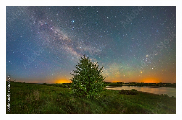Постер Ночной пейзаж со звездным небом с типом исполнения На холсте в раме в багетной раме 221-03