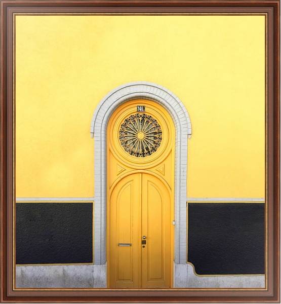 Постер Желтая резная дверь с типом исполнения На холсте в раме в багетной раме 35-M719P-83