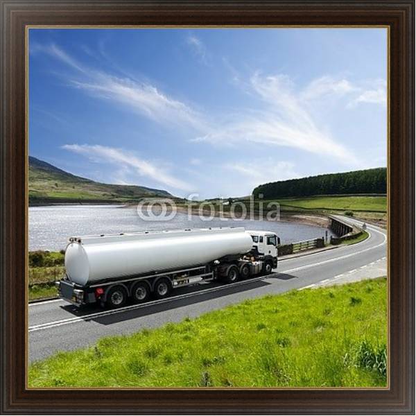 Постер Большой грузовик с топливом с типом исполнения На холсте в раме в багетной раме 1.023.151