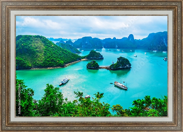 Постер Вьетнам. Scenic view of islands in Halong Bay с типом исполнения На холсте в раме в багетной раме 595.M52.330
