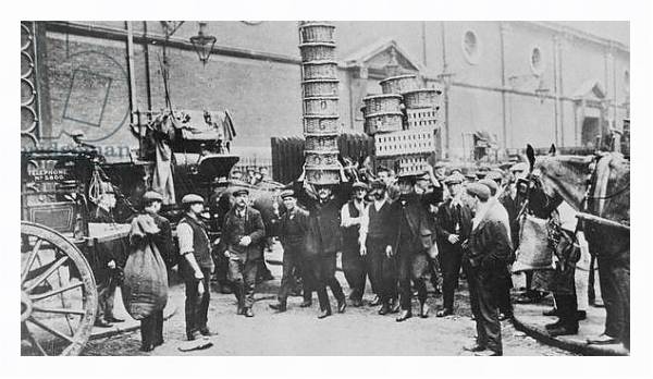 Постер View of expert basket carriers and a group of market men, 1900 с типом исполнения На холсте в раме в багетной раме 221-03