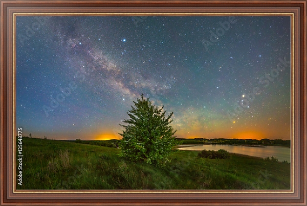 Постер Ночной пейзаж со звездным небом с типом исполнения На холсте в раме в багетной раме 35-M719P-83