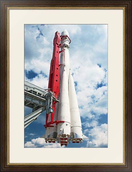 Постер Космическая ракета на фоне неба с типом исполнения Под стеклом в багетной раме 1.023.036