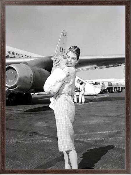 Постер Hepburn, Audrey 65 с типом исполнения На холсте в раме в багетной раме 221-02