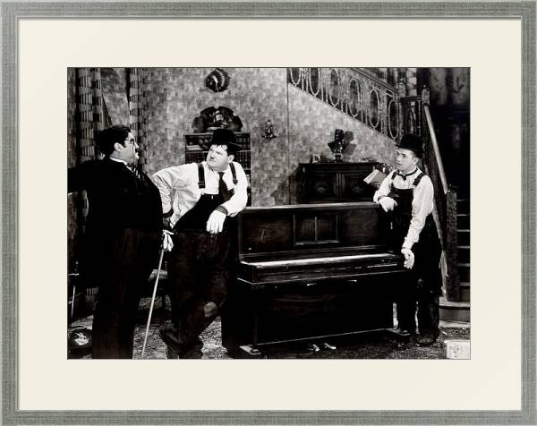 Постер Laurel & Hardy (Music Box, The) с типом исполнения Под стеклом в багетной раме 1727.2510