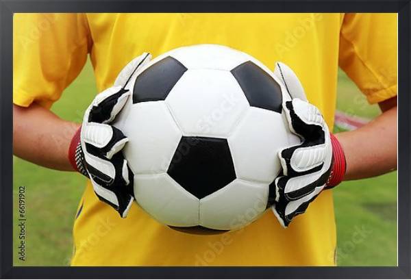 Постер Футболист в желтой футболке с мячом с типом исполнения На холсте в раме в багетной раме 1727.8010