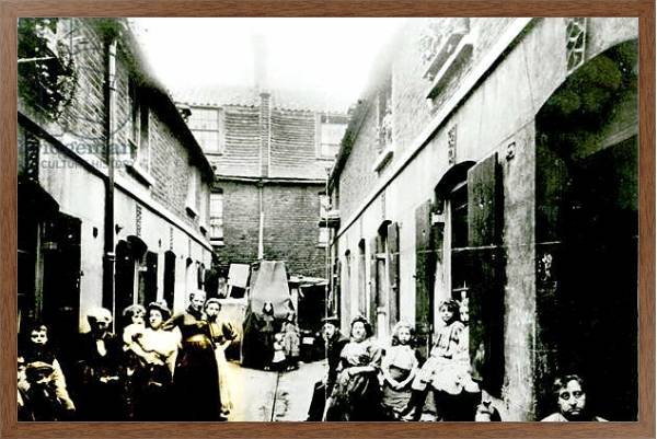 Постер Slum in Victorian London с типом исполнения На холсте в раме в багетной раме 1727.4310