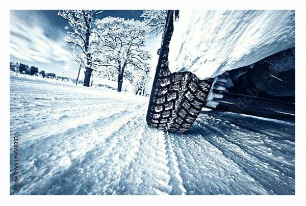 Постер Автомобиль на снежной дороге с типом исполнения На холсте в раме в багетной раме 221-03
