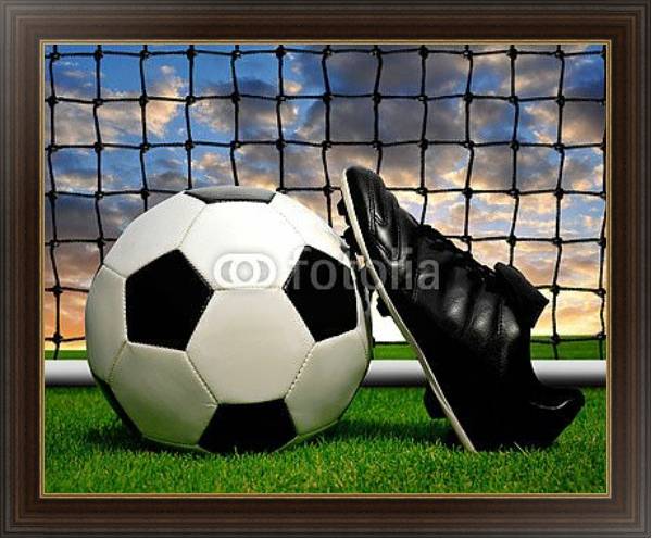 Постер Футбольный мяч и бутса с типом исполнения На холсте в раме в багетной раме 1.023.151