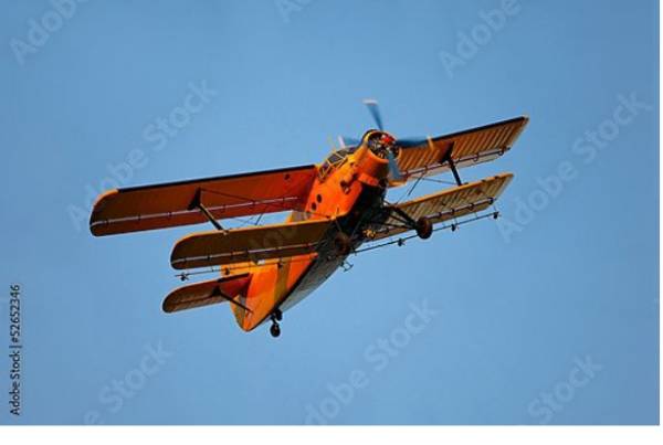 Постер Легкий самолет в небе с типом исполнения На холсте без рамы