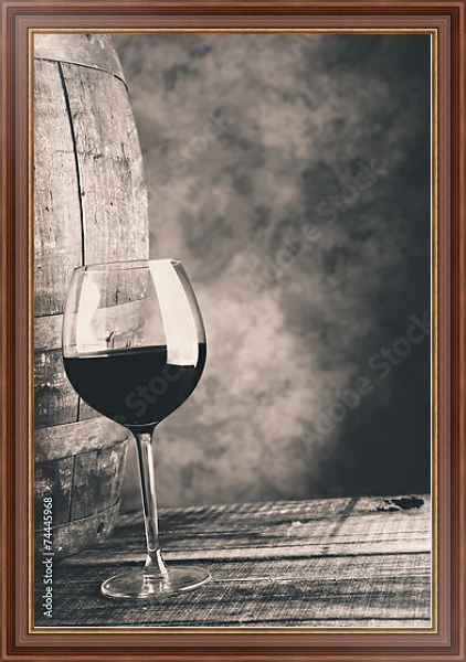 Постер Бокал выдержанного вина. Чёрно-белое фото с типом исполнения На холсте в раме в багетной раме 35-M719P-83