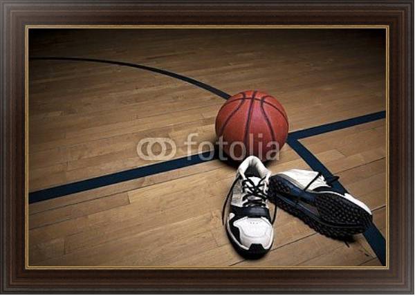 Постер Баскетбольная площадка с мячом и кроссовками с типом исполнения На холсте в раме в багетной раме 1.023.151