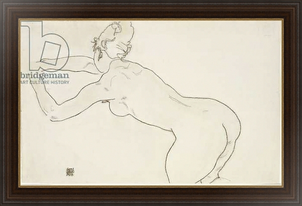 Постер Female nude kneeling and bending forward to the left, 1918 с типом исполнения На холсте в раме в багетной раме 1.023.151