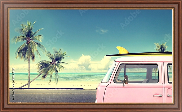 Постер Винтажный автомобиль на пляже с доской для серфинга на крыше с типом исполнения На холсте в раме в багетной раме 35-M719P-83