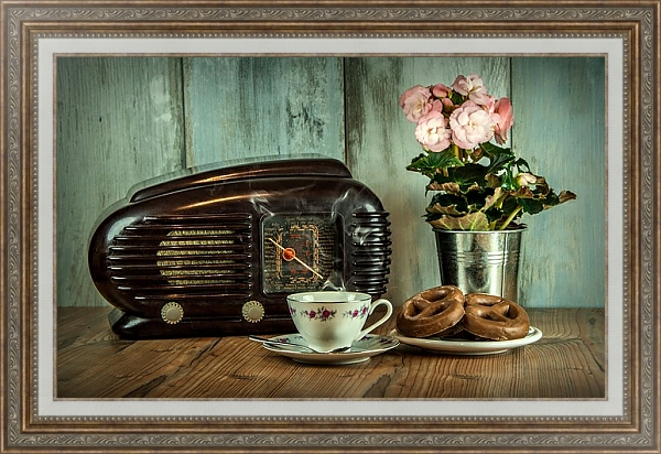 Постер Ретро-радио, букет и чашка чая с бубликами с типом исполнения На холсте в раме в багетной раме 595.M52.330
