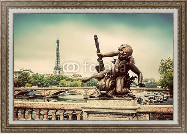 Постер Париж, Франция. Статуя на мосту через Сену с типом исполнения На холсте в раме в багетной раме 595.M52.330