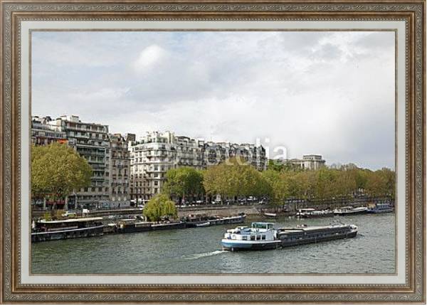 Постер Речное судно на Сене, Париж, Франция с типом исполнения На холсте в раме в багетной раме 595.M52.330