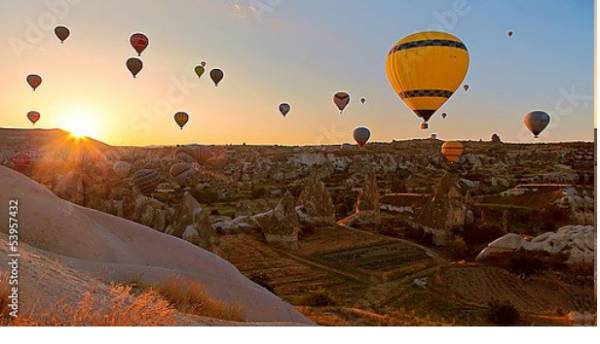 Постер Воздушные шары над Гёреме, Турция с типом исполнения На холсте без рамы