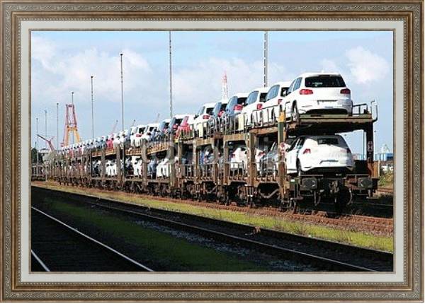 Постер Грузовой поезд, перевозящий автомобили с типом исполнения На холсте в раме в багетной раме 595.M52.330