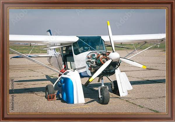 Постер легкий самолет с пропеллером с типом исполнения На холсте в раме в багетной раме 35-M719P-83