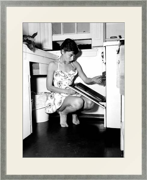 Постер Hepburn, Audrey 21 с типом исполнения Под стеклом в багетной раме 1727.2510