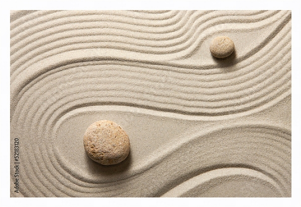 Постер Круглый камень на песке с рисунком с типом исполнения На холсте в раме в багетной раме 221-03