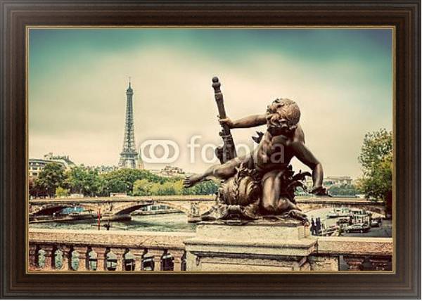 Постер Париж, Франция. Статуя на мосту через Сену с типом исполнения На холсте в раме в багетной раме 1.023.151