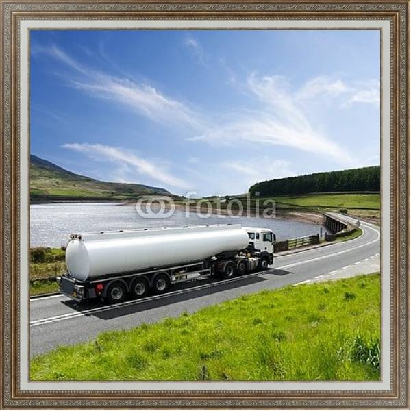 Постер Большой грузовик с топливом с типом исполнения На холсте в раме в багетной раме 595.M52.330