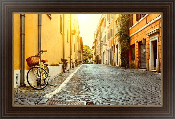 Постер Италия, Рим. Улица старого города с велосипедами с типом исполнения На холсте в раме в багетной раме 595.M52.330