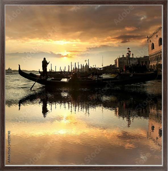 Постер Гондола на закате в Венеции, Италия с типом исполнения На холсте в раме в багетной раме 221-02