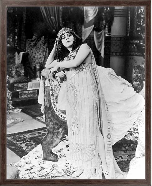 Постер Bara, Theda (Cleopatra) 5 с типом исполнения На холсте в раме в багетной раме 221-02