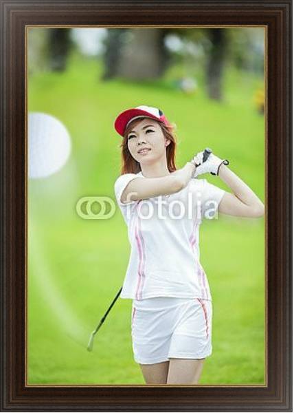 Постер Девушка играющая в гольф с типом исполнения На холсте в раме в багетной раме 1.023.151
