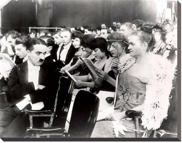 Постер Chaplin, Charlie (A Night In The Show) с типом исполнения На холсте без рамы