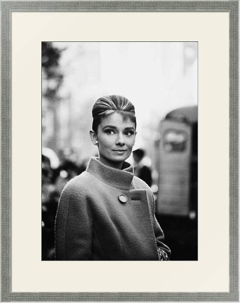 Постер Hepburn, Audrey 72 с типом исполнения Под стеклом в багетной раме 1727.2510