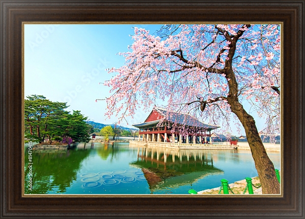 Постер Кенбоккун, дворец в вишневом саду весной, Южная Корея с типом исполнения На холсте в раме в багетной раме 1.023.151