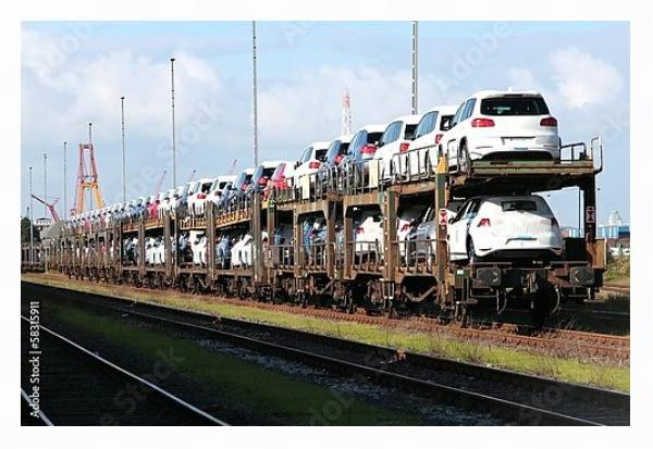 Постер Грузовой поезд, перевозящий автомобили с типом исполнения На холсте в раме в багетной раме 221-03